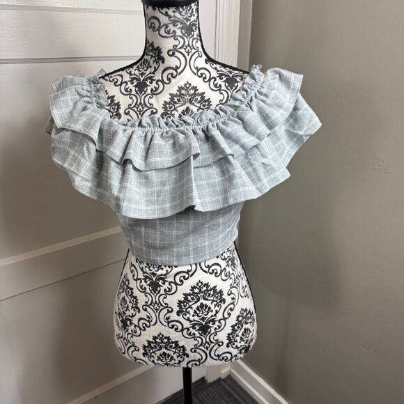 L’atiste gray and white plaid ruffled crop top.  Size large - Picture 1 of 9